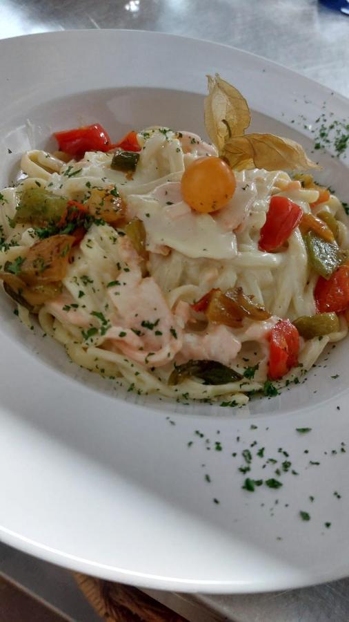Hotel-Restaurant Kreuzhuber Neuburg am Inn Экстерьер фото
