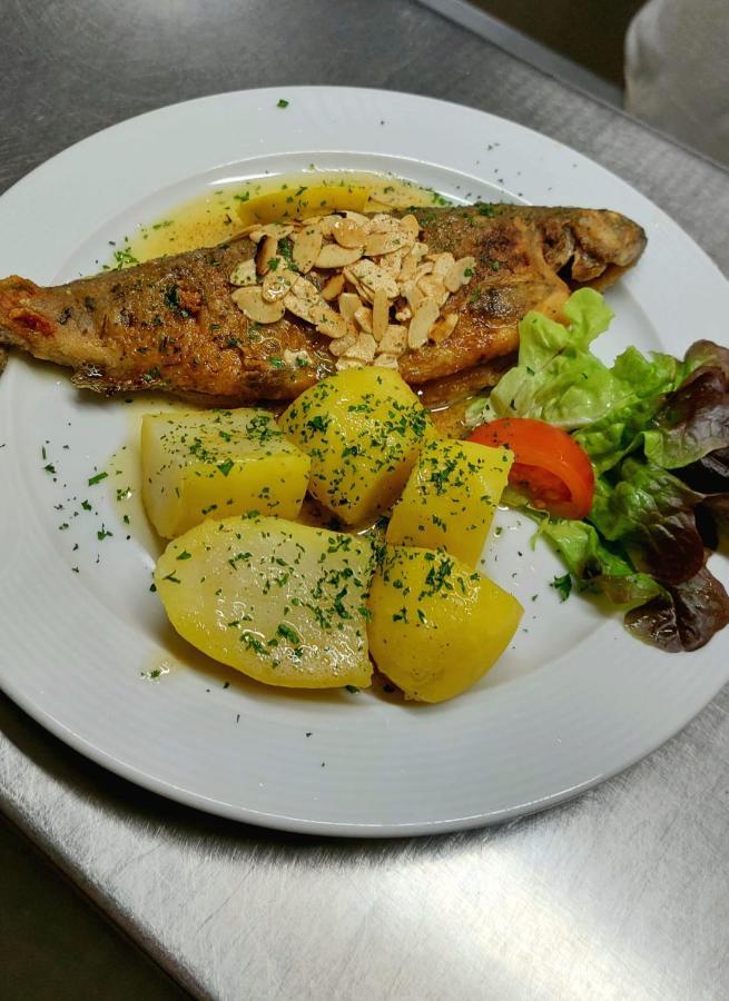 Hotel-Restaurant Kreuzhuber Neuburg am Inn Экстерьер фото